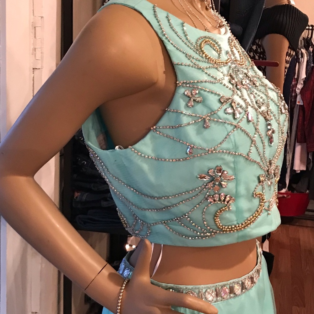 ALLYβS FORMAL WEAR πHPπ - Picture 6 of 9